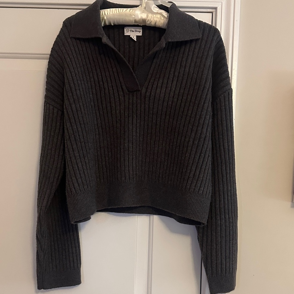 Women's dark grey ribbed sweater